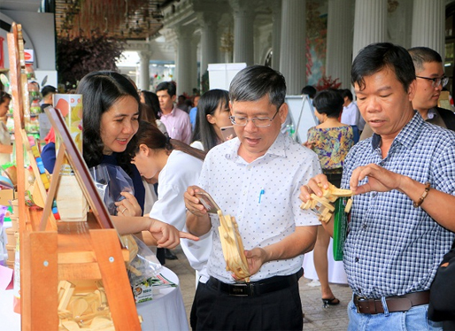 Hội nghị Kết nối cung cầu hàng Việt Nam tại khu vực đồng bằng sông Cửu Long, Thành phố Hồ Chí Minh và các tỉnh phía Bắc.
